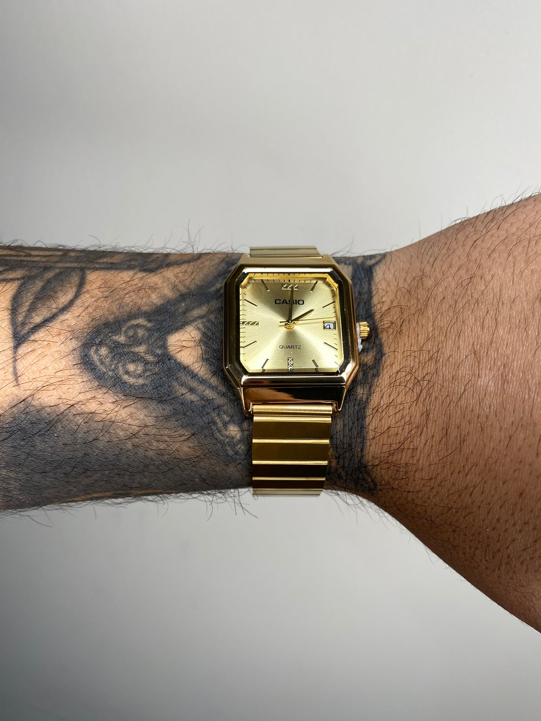 CASIO QUARTZ DOURADO