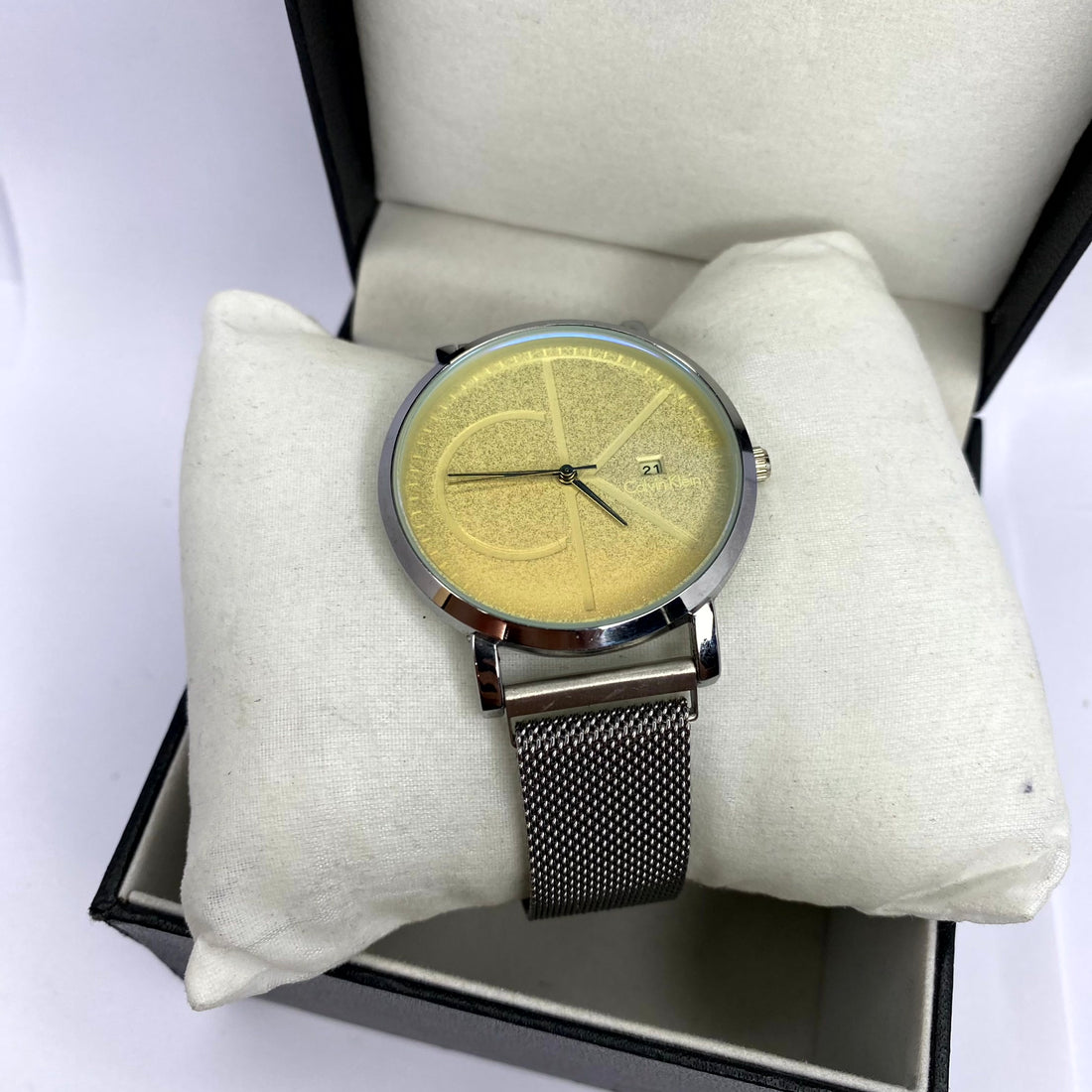 CALVIN KLEIN MINIMALISTA PRATA-DOURADO