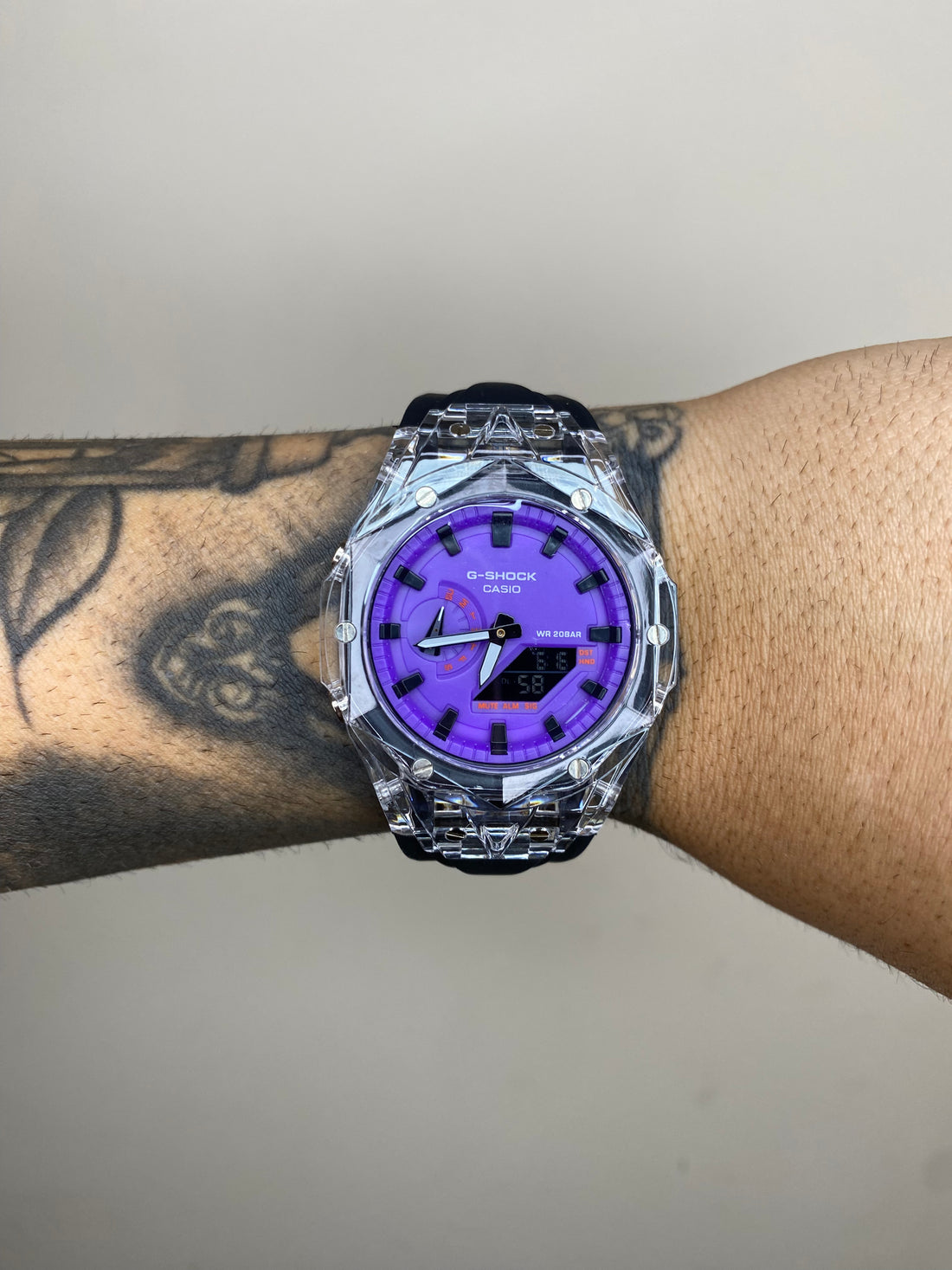 G-SHOCK GMA-2100 PRETO FUNDO ROXO