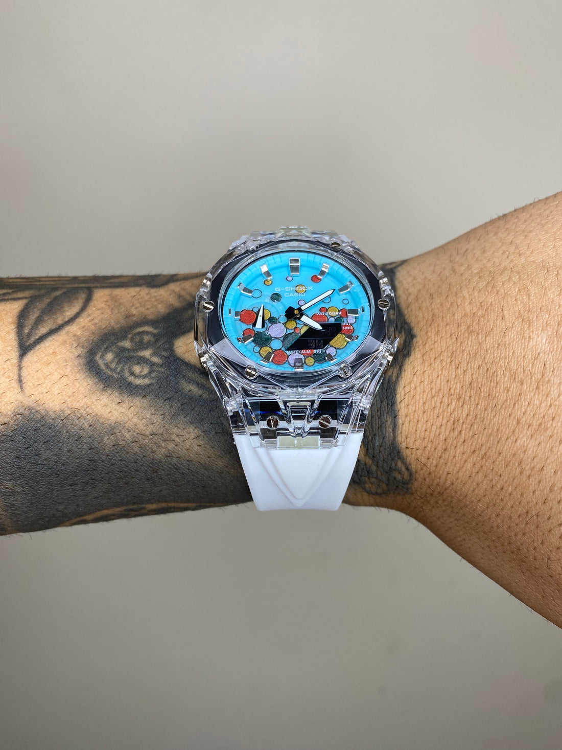 G-SHOCK GMA-2100 BRANCO FUNDO AZUL