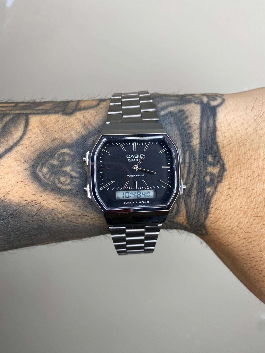 CASIO QUARTZ OCTA DIG PRATA FUNDO PRETO
