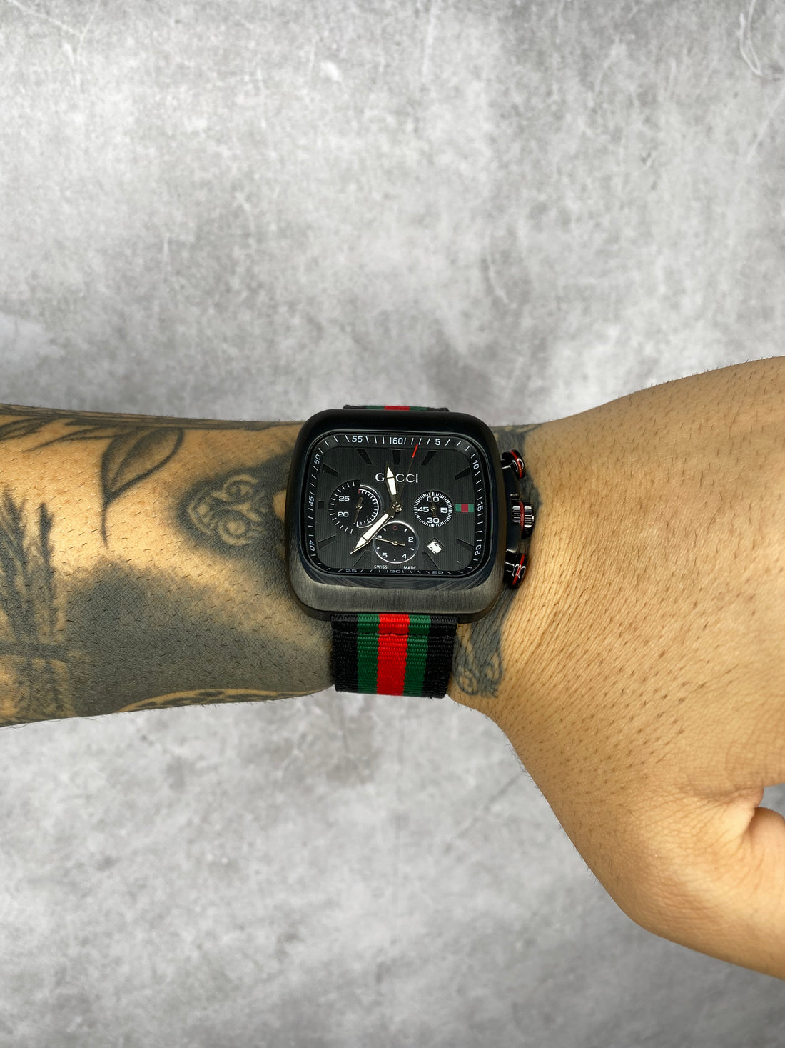 GUCCI COUPE PRETO COM PULSEIRA EM NYLON