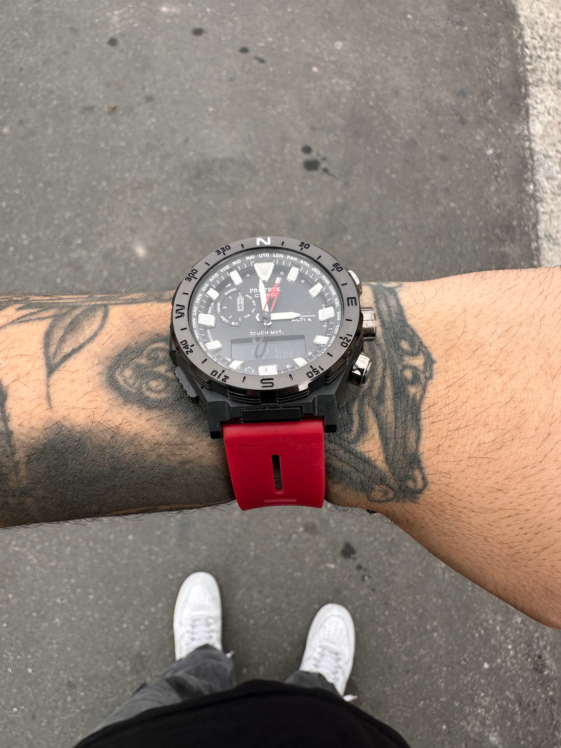 G-SHOCK PROTREK STEEL VERMELHO