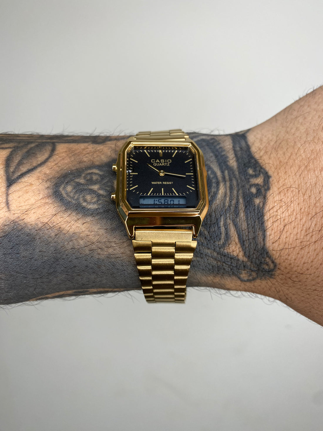 CASIO VINTAGE QUARTZ DOURADO FUNDO PRETO