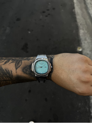 PATEK PHILIPPE NAUTILUS PRATEADO FUNDO TIFFANY