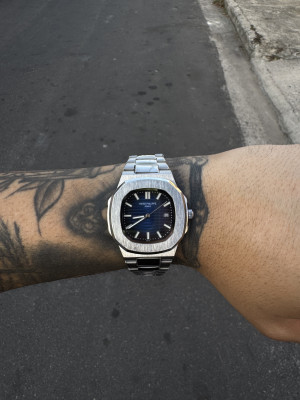 PATEK PHILIPPE NAUTILUS PRATEADO FUNDO AZUL