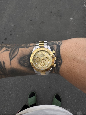 ROLEX DAYTONA PRATEADO E DOURADO FUNDO DOURADO