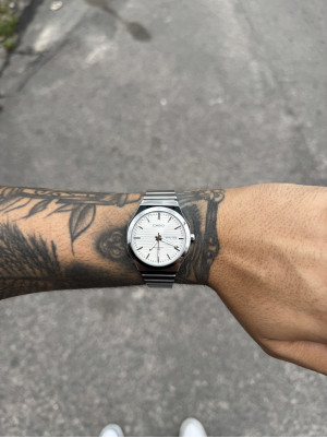 CASIO QUARTZ MT PRATEADO FUNDO BRANCO
